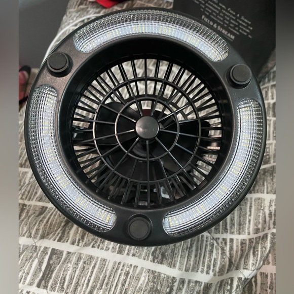 Tent fam and light built in never used - Picture 5 of 6